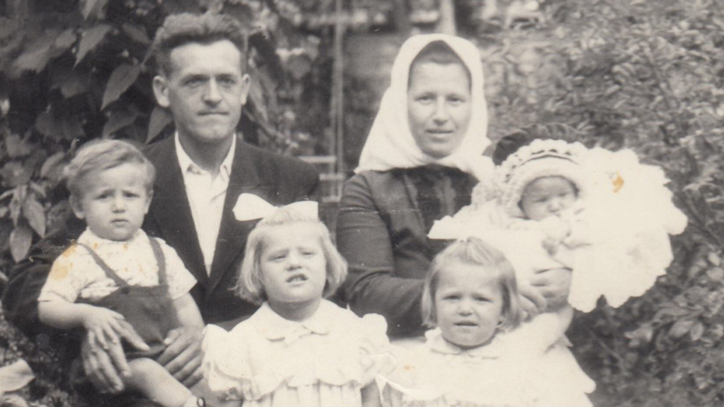 Marie a Františka Řezáčovy s rodinou.