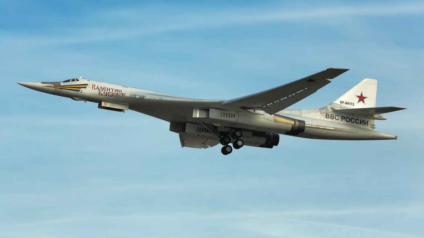 Nejtěžší a největší bombardovací letoun Tupolev Tu-160