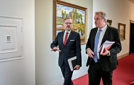 Premiér Petr Fiala (ODS) s poradcem pro národní bezpečnost Tomášem Pojarem