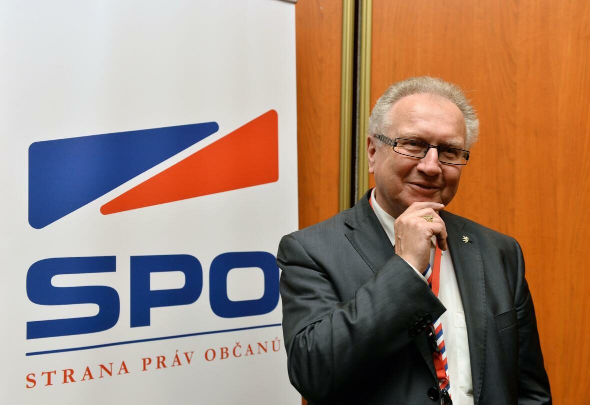 Senátor a předseda zemanovské Strany práv občanů Jan Veleba