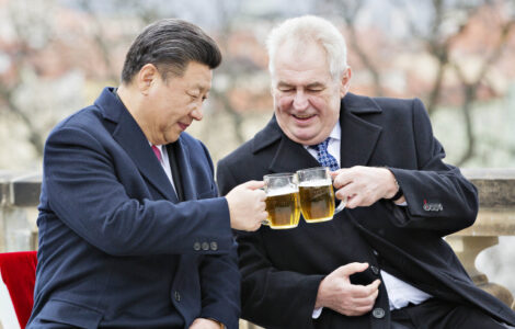 Tak na zdraví! Prezidenti Si Ťin-pching a Miloš Zeman.