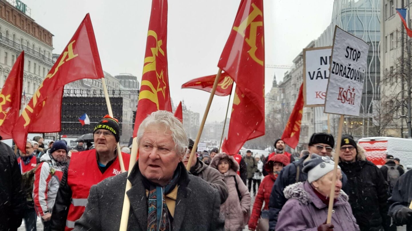 Komunisté se aktivně účastnili demonstrací, na kterých se veřejně ozývaly protesty proti naší pomoci Ukrajině.