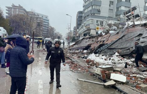 Zemětřesení v Turecku a Sýrii si vyžádalo přes 50 tisíc životů.