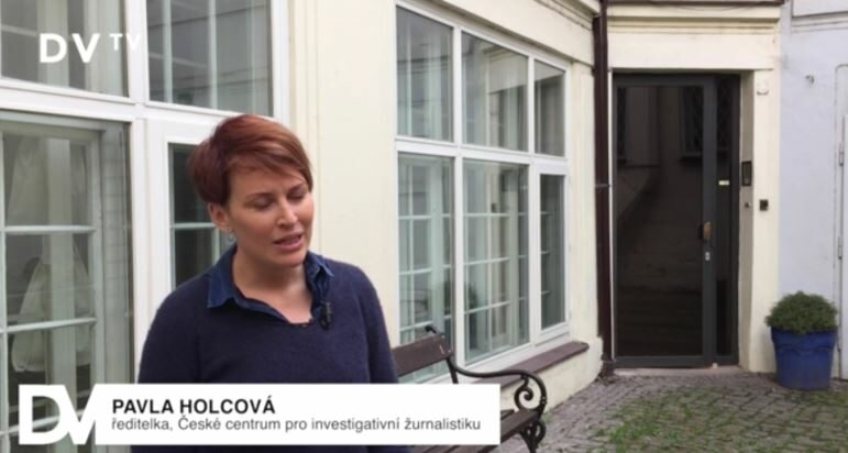 Ředitelka Českého centra pro investigativní žurnalistiku Pavla Holcová v DVTV