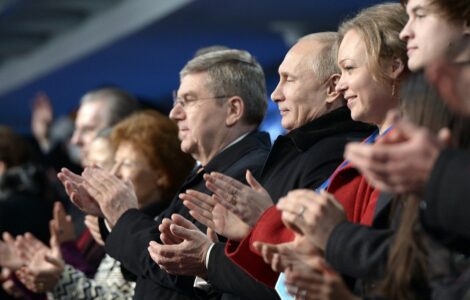 Thomas Bach a Vladimir Putin na olympiádě v Soči v roce 2014