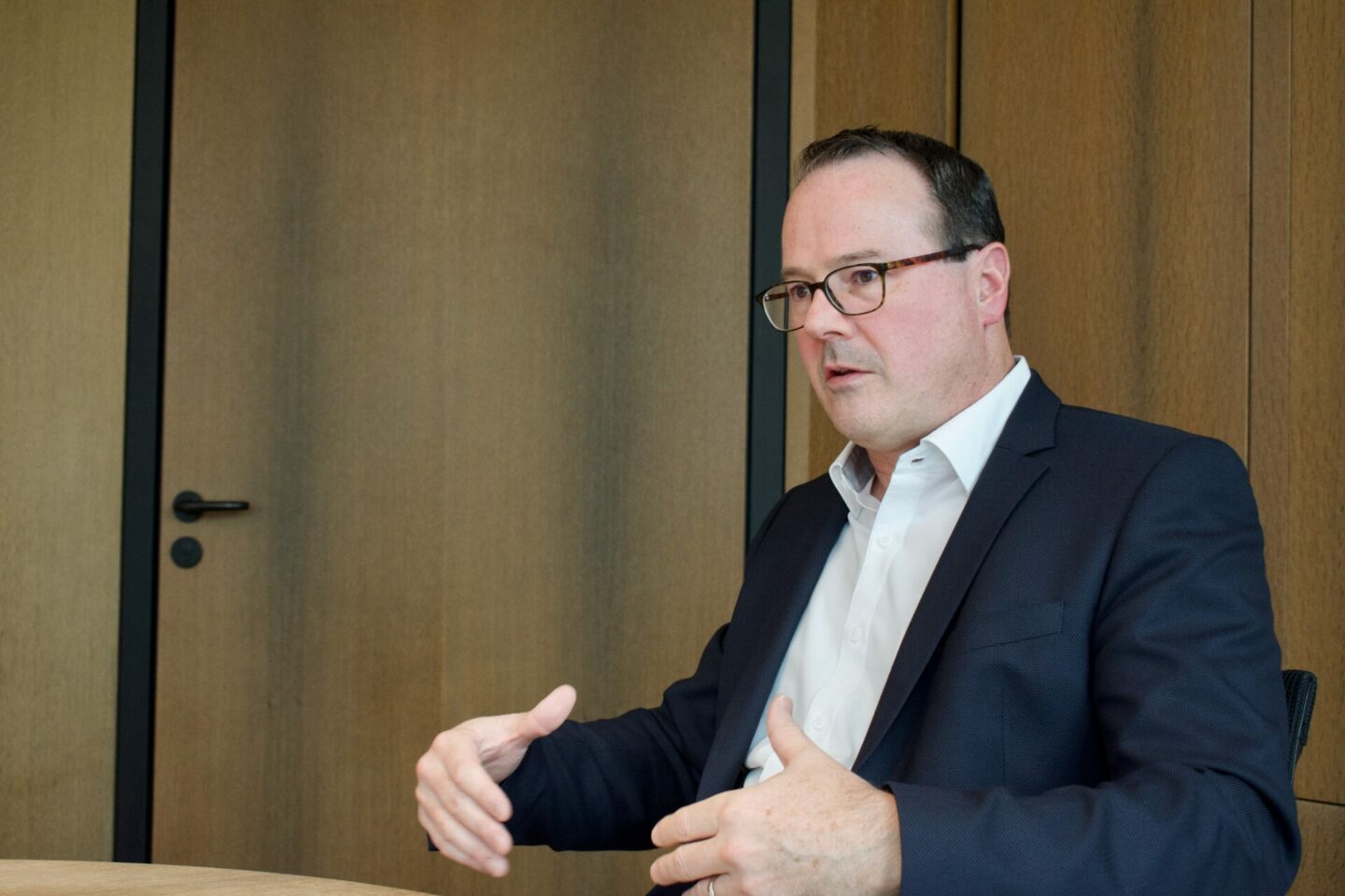 Bývalý vicepremiér a ministr spravedlnosti i hospodářství Lichtenštejnska Thomas Zwiefelhofer. Dnes je prezidentem nejsilnější vládní strany a honorárním konzulem České republiky ve Vaduzu.