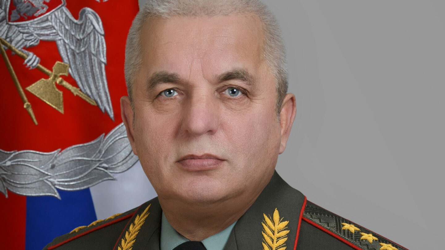 Náměstek ministra obrany MIchail Mizincev byl odvolán. Oficiální důvody sděleny nebyly.