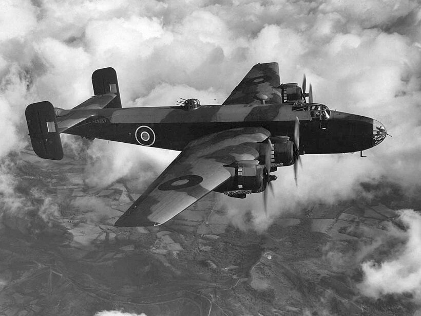 Bombardér Halifax Královského letectva Velké Británie dopravil roku 1944 nad okupované Československo i desanty Spelter a Potash.