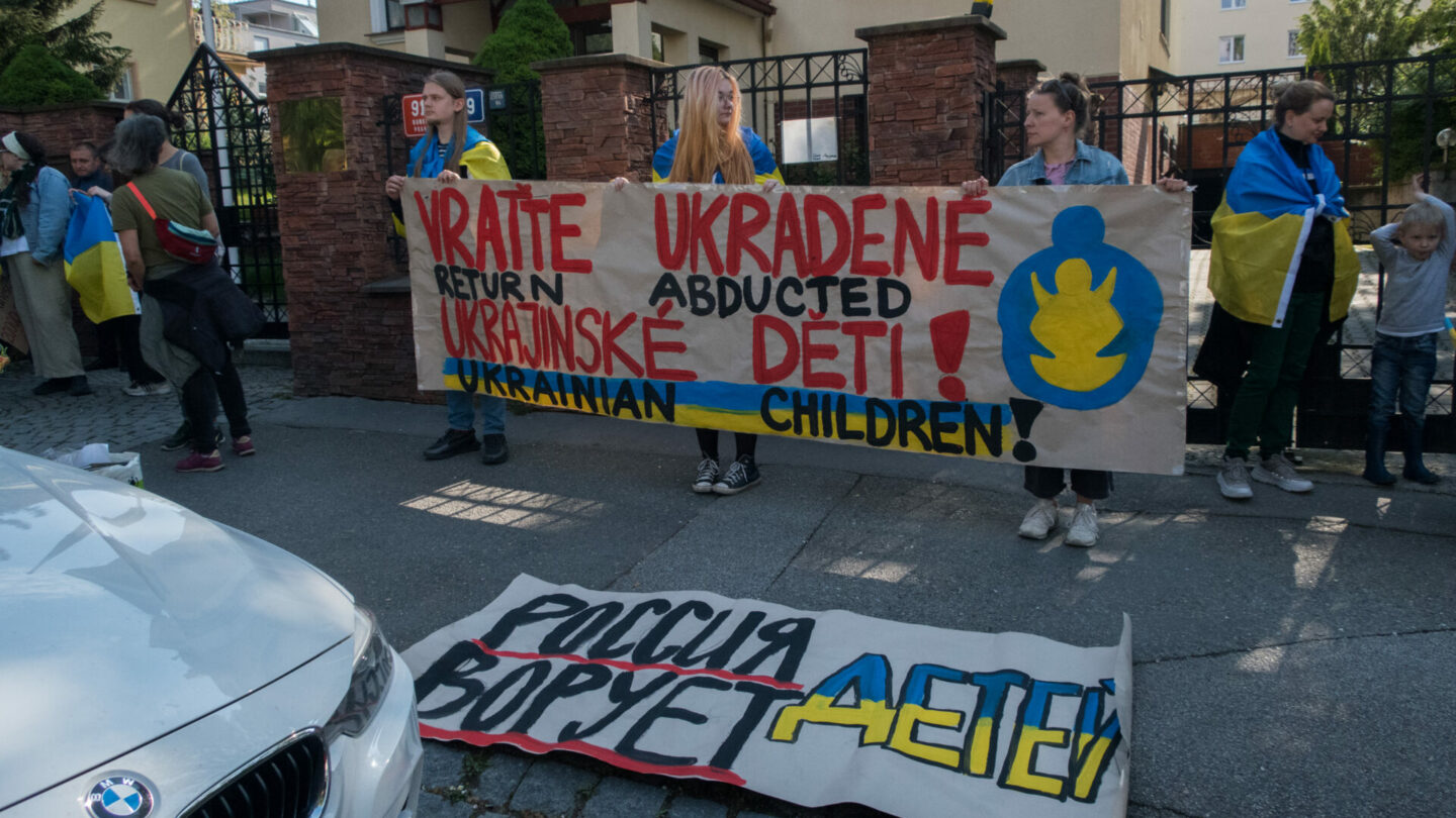 Protestní pochod kvůli únosům ukrajinských dětí.