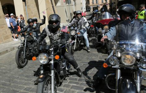 Motorkáři přijeli na demonstraci komunistů