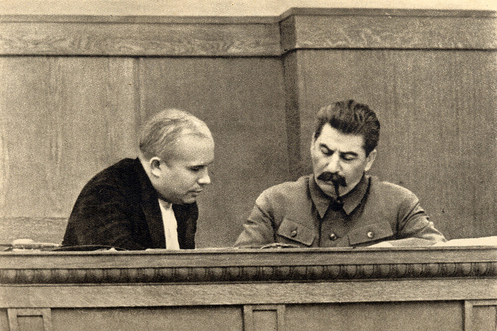 Josif Stalin a Nikita Chruščov, leden 1936.  