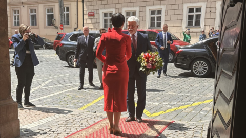 Prezident Petr Pavel před vypršením sta dnů ve funkci přijel do sněmovny. Přivítala ho šéfka dolní komory Markéta Pekarová Adamová (TOP 09).