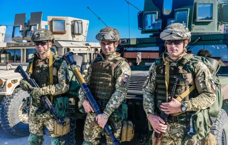 Vojáci Ozbrojených sil Ukrajiny vzdorují přesile ruské okupační armády.