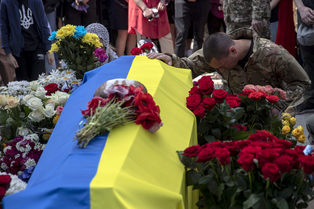 Ilustrační foto (pohřeb Romana Ratušného, který padl v červnu 2022 při bojích o město Izjum).