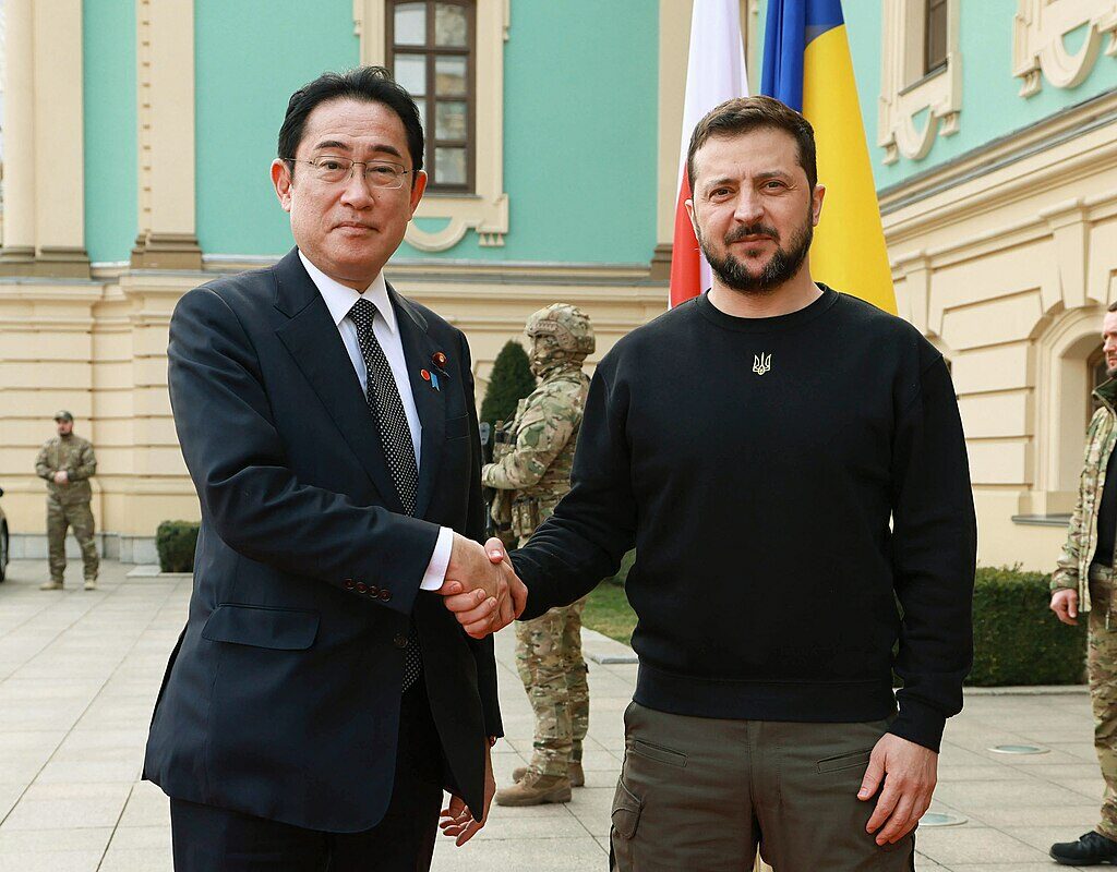 Japonský premiér Fumio Kišida na návštěvě u ukrajinského prezidenta Volodymyra Zelenského v Kyjevě (21. 3. 2023).