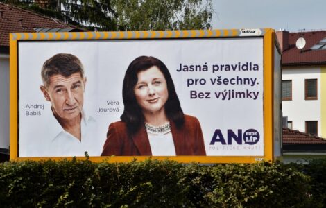 Andrej Babiš a Věra Jourová na billboardu hnutí ANO