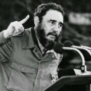 Bývalý kubánský diktátor Fidel Castro (1926–2016), který zemi zavedl do sovětského područí.