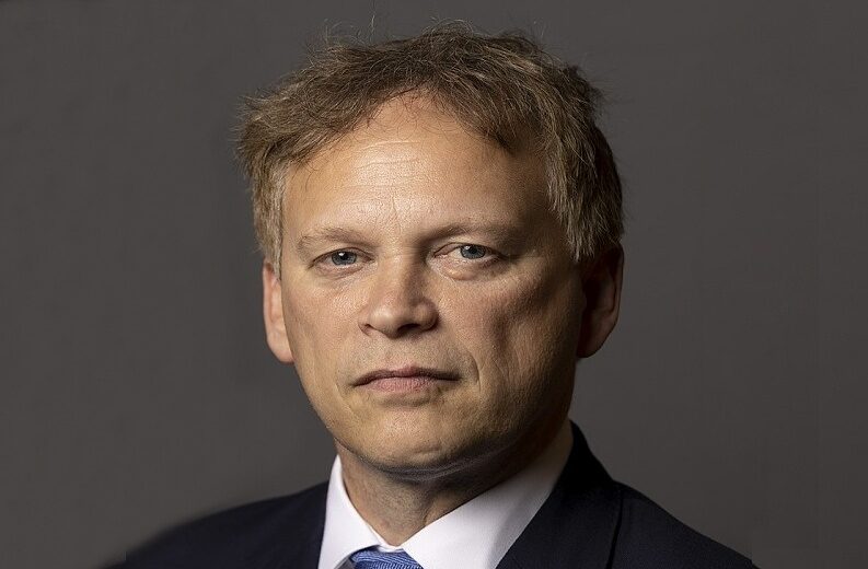 Britský ministr obrany Grant Shapps