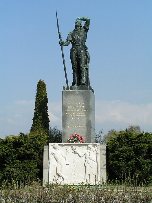 Selské povstání připomíná u Chlumce nad Cidlinou bronzový pomník z roku 1937 z dílny akademického sochaře Jakuba Obrovského. 