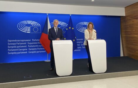 Prezident Pavel se setkal s předsedkyní Evropského parlamentu Robertou Metsolaovou