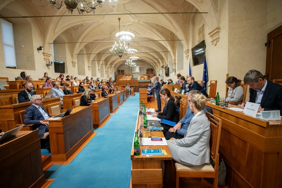 Kulatý stůl na téma "Jak zlepšit systém pomoci obětem násilí"