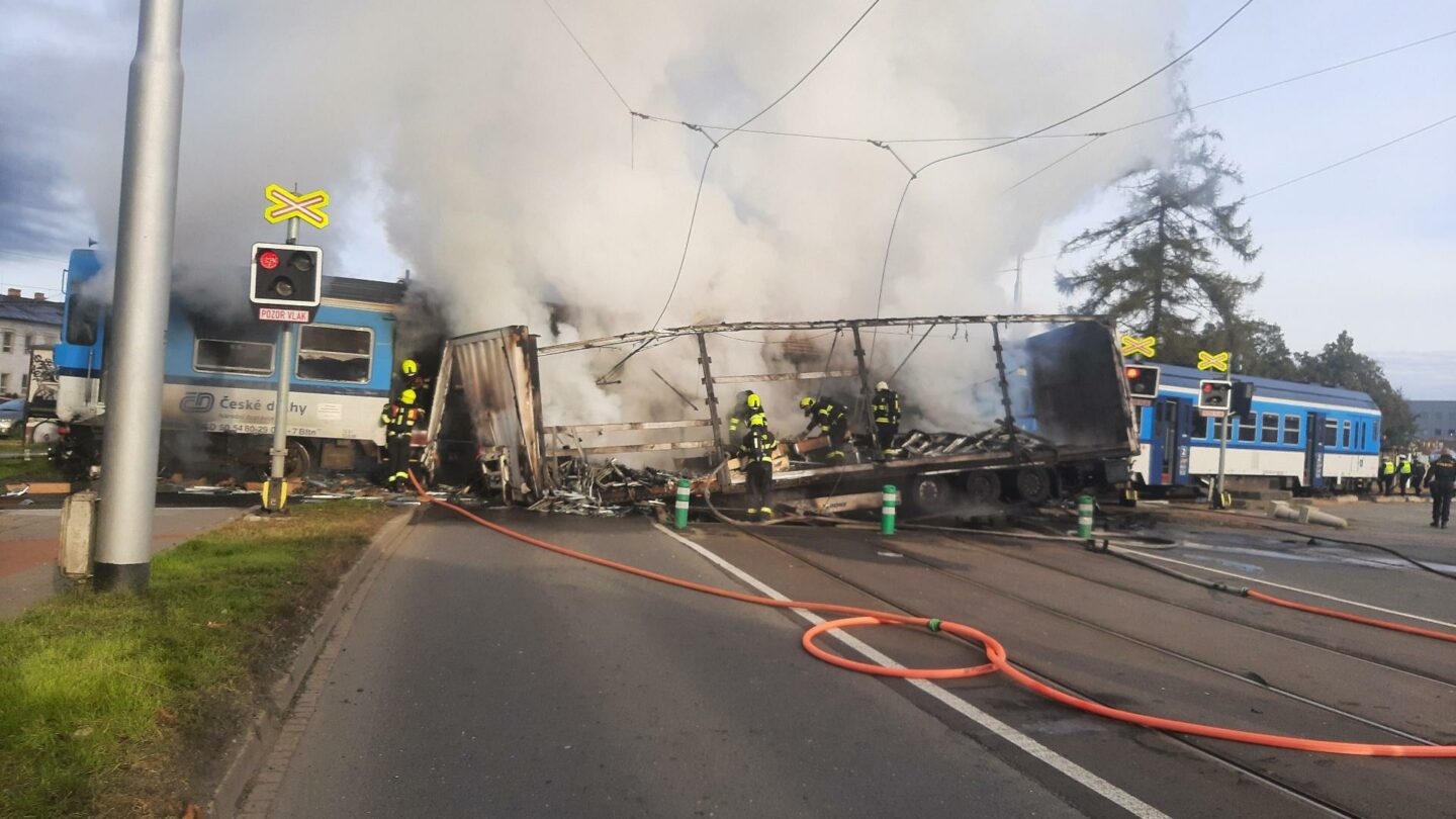 Nehoda na železničním přejezdu v Olomouci. (17. 10. 2023)