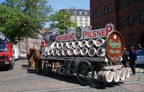 Pivovar Carlsberg prohlásil, že Rusové kradou.