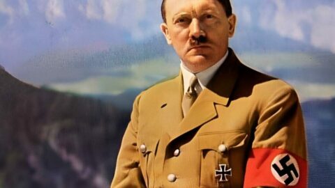 Kolorovaná fotografie muže, který rozpoutal nejničivější válečný konflikt všech dob.