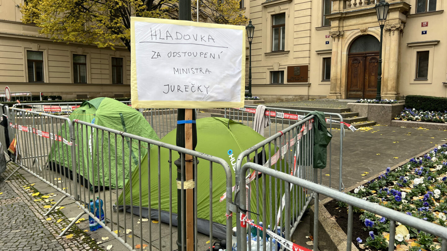 Protest Jiřího Gruntoráda před Úřadem vlády České republiky.