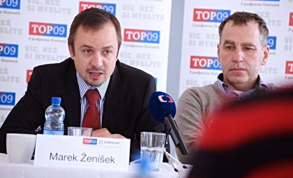 První místopředseda TOP 09 Marek Ženíšek (vlevo) a europoslanec za TOP 09 Luděk Niedermayer