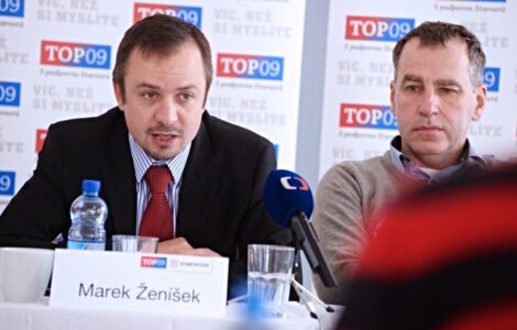 První místopředseda TOP 09 Marek Ženíšek (vlevo) a europoslanec za TOP 09 Luděk Niedermayer