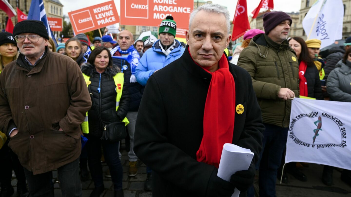 Josef Středula v čele protestního pochodu odborů proti vládnímu konsolidačnímu balíčku