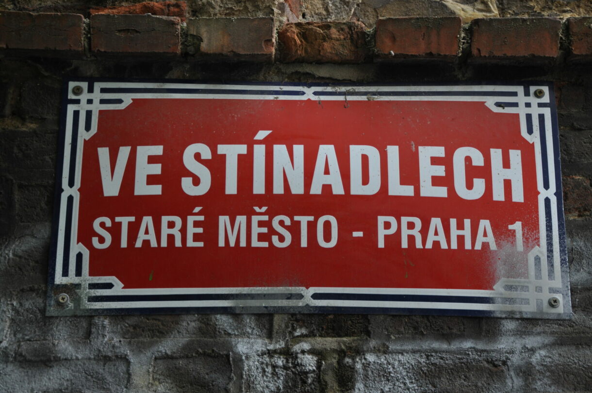 Svět Rychlých šípů připomínají i názvy pražských ulic.