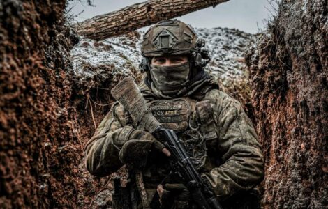 Ukrajinský voják na frontě. Ilustrační foto