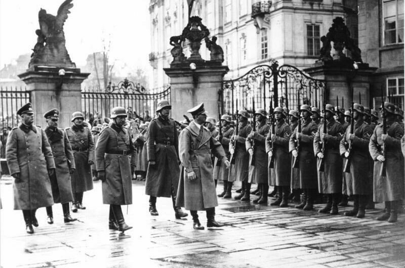 Adolf Hitler při návštěvě Prahy v polovině března roku 1939.