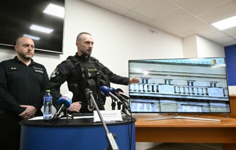 Tisková konference Policie ČR k vyhodnocení postupu při útoku střelce na Filozofické fakultě Univerzity Karlovy.