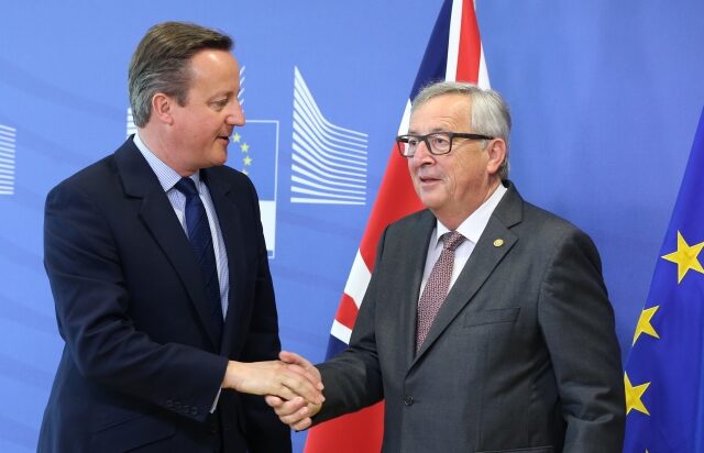Rezignující britský premiér David Cameron a zůstávající šéf Evropské komise Jean-Claude Juncker