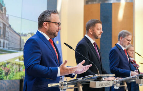 Marian Jurečka (KDU-ČSL), Vít Rakušan (STAN), Petr Fiala (ODS) a Jana Černochová (ODS) na tiskové konferenci po jednání vlády.