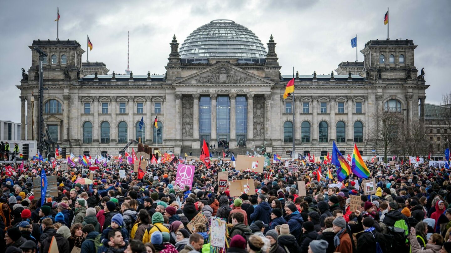 V Berlíně protestovalo proti pravicovému extremismu 150 tisíc lidí.