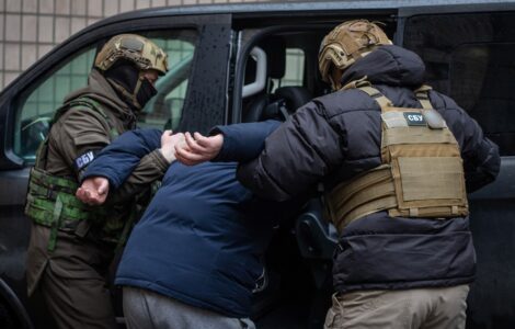 Zatýkání jednoho z pětice proruských špionů agenty SBU.