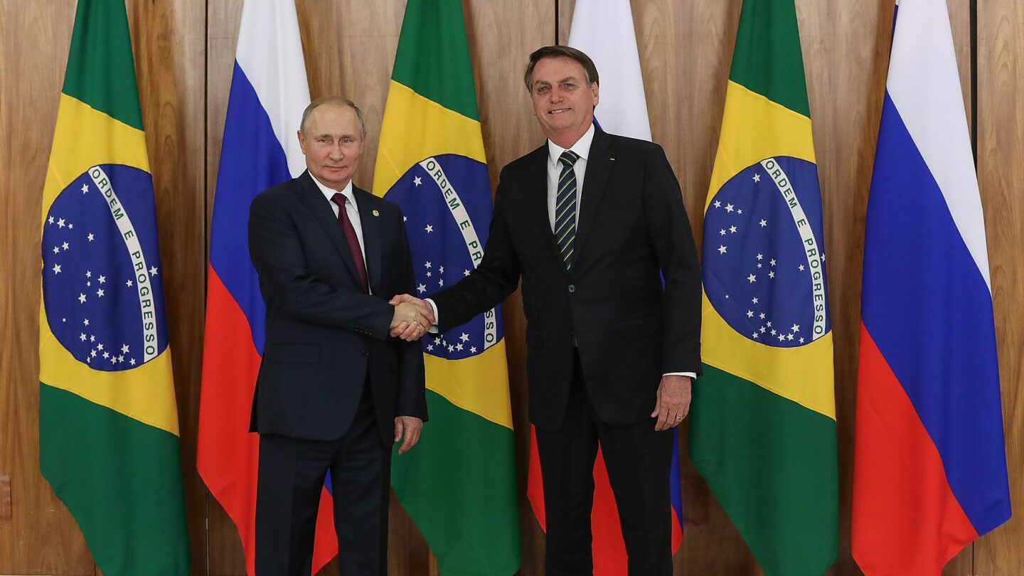 Ruský diktátor Putin na návštěvě u dnes už bývalého brazilského prezidenta Bolsonara (2019).
