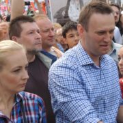 Manželé Navalní na demonstraci v Moskvě v červnu 2013.