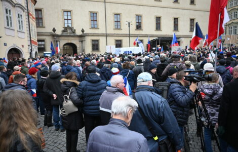 Demonstrace na Malostranské náměstí