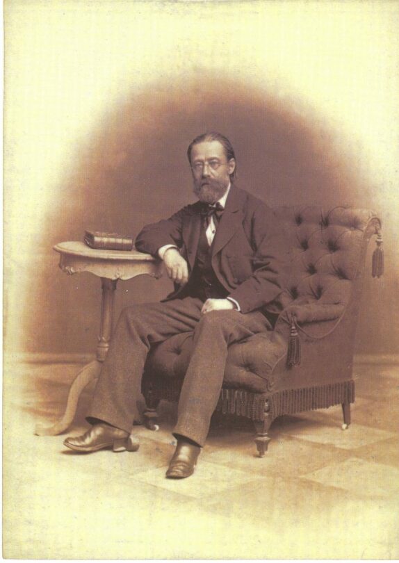 Fotografie Bedřicha Smetany z roku 1882, pořízena dva roky před jeho smrtí. 