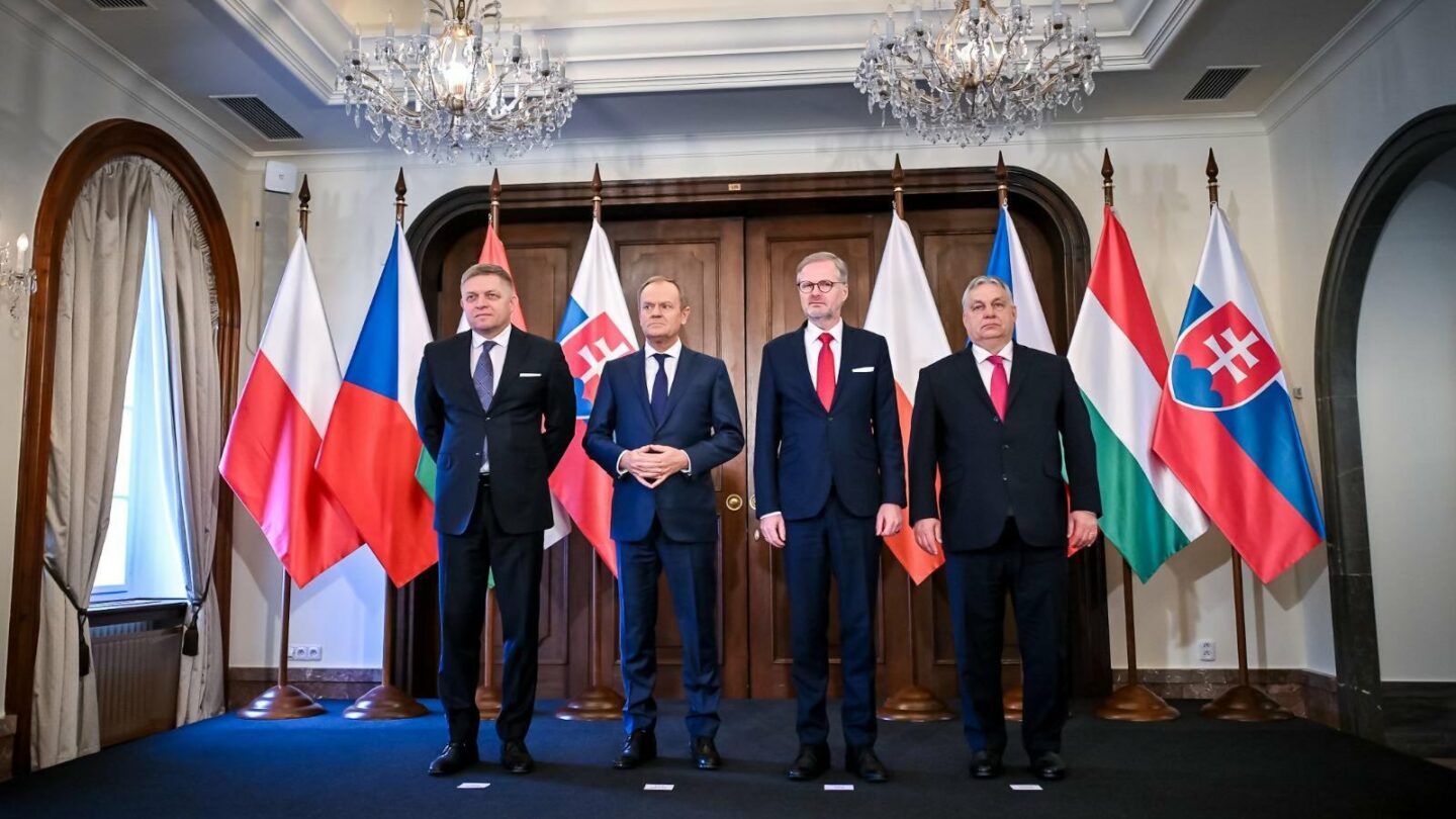Premiéři vlád zemí V4 na summitu v Praze (2024).