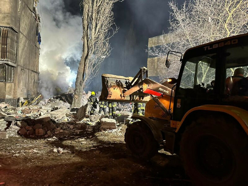 Ruský dron zasáhl bytový dům v Oděse (2. 3. 2024)
