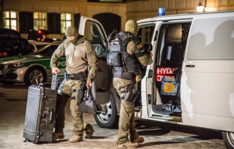 Speciální jednotka německé policie na místě teroristického útoku v Ansbachu