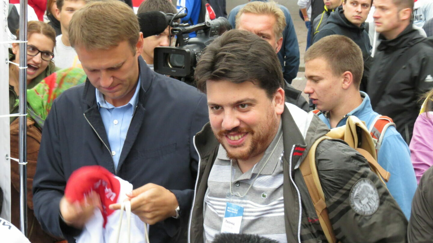 Leonid Volkov a Alexej Navalnyj v srpnu 2013