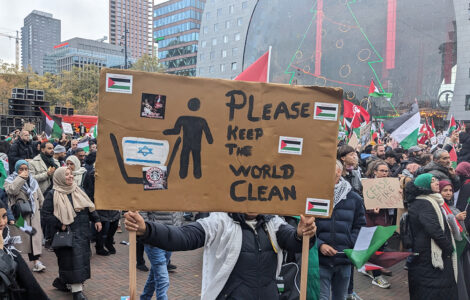 Propalestinská demonstrace v Rotterdamu, pořádaná organizací Rotterdam voor Gaza, listopad 2023