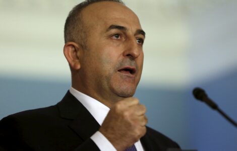 Vyhrůžku Evropě tlomočil turecký ministr zahraničí Mevlüt Çavuşoglu.